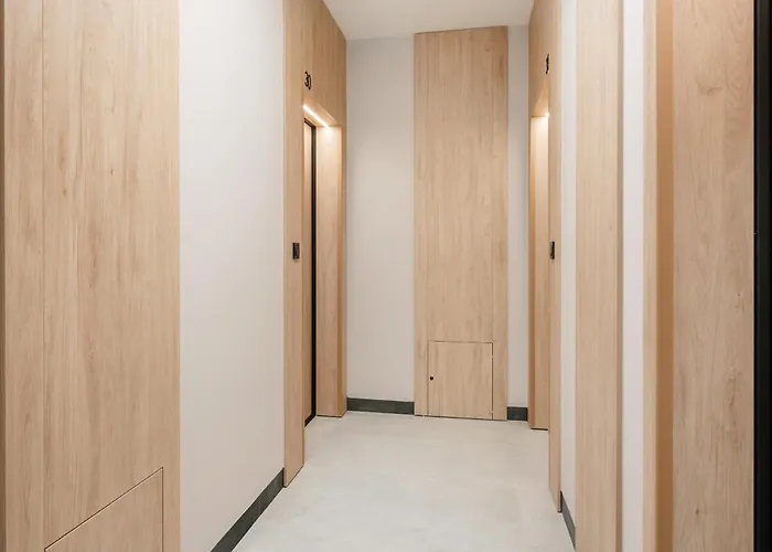 Apartmán Krakowska - Blisko Lotniska Okecie I Centrum Warszawy - Near Chopin Airport And Center *